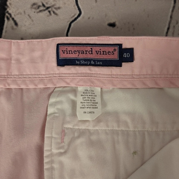 Vineyard Vines pink flat front club shorts 40" - Picture 4 of 10